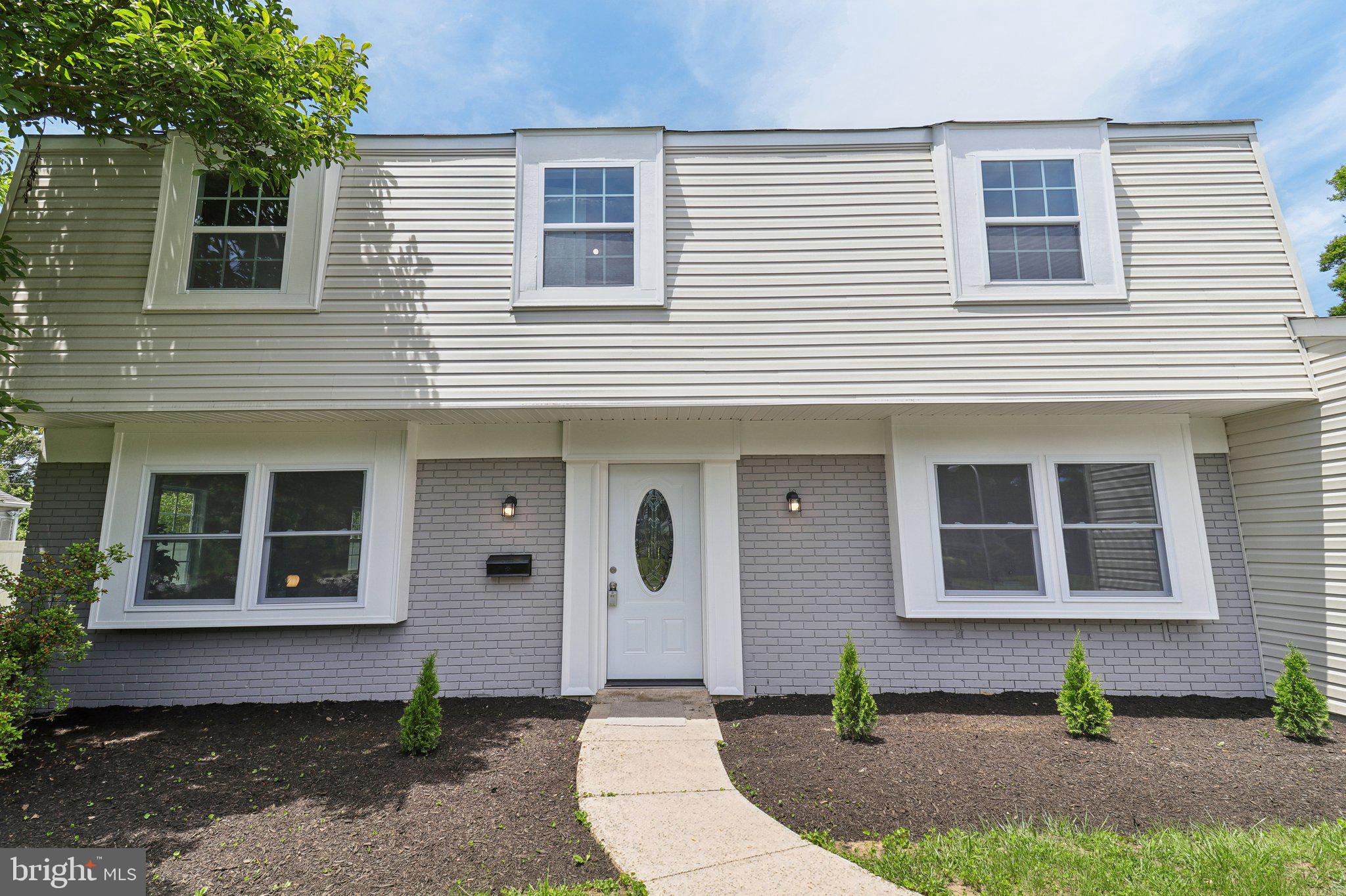 1318 PADDOCK LANE