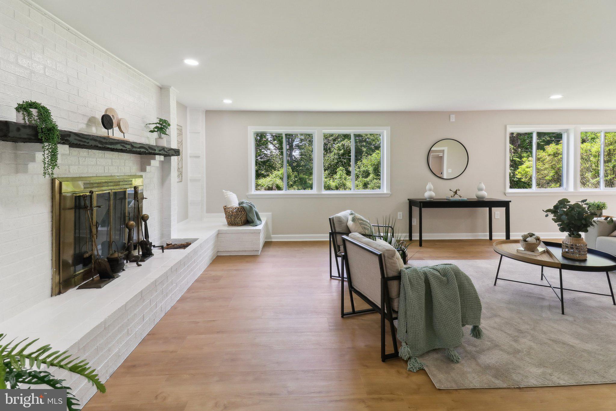 1318 PADDOCK LANE