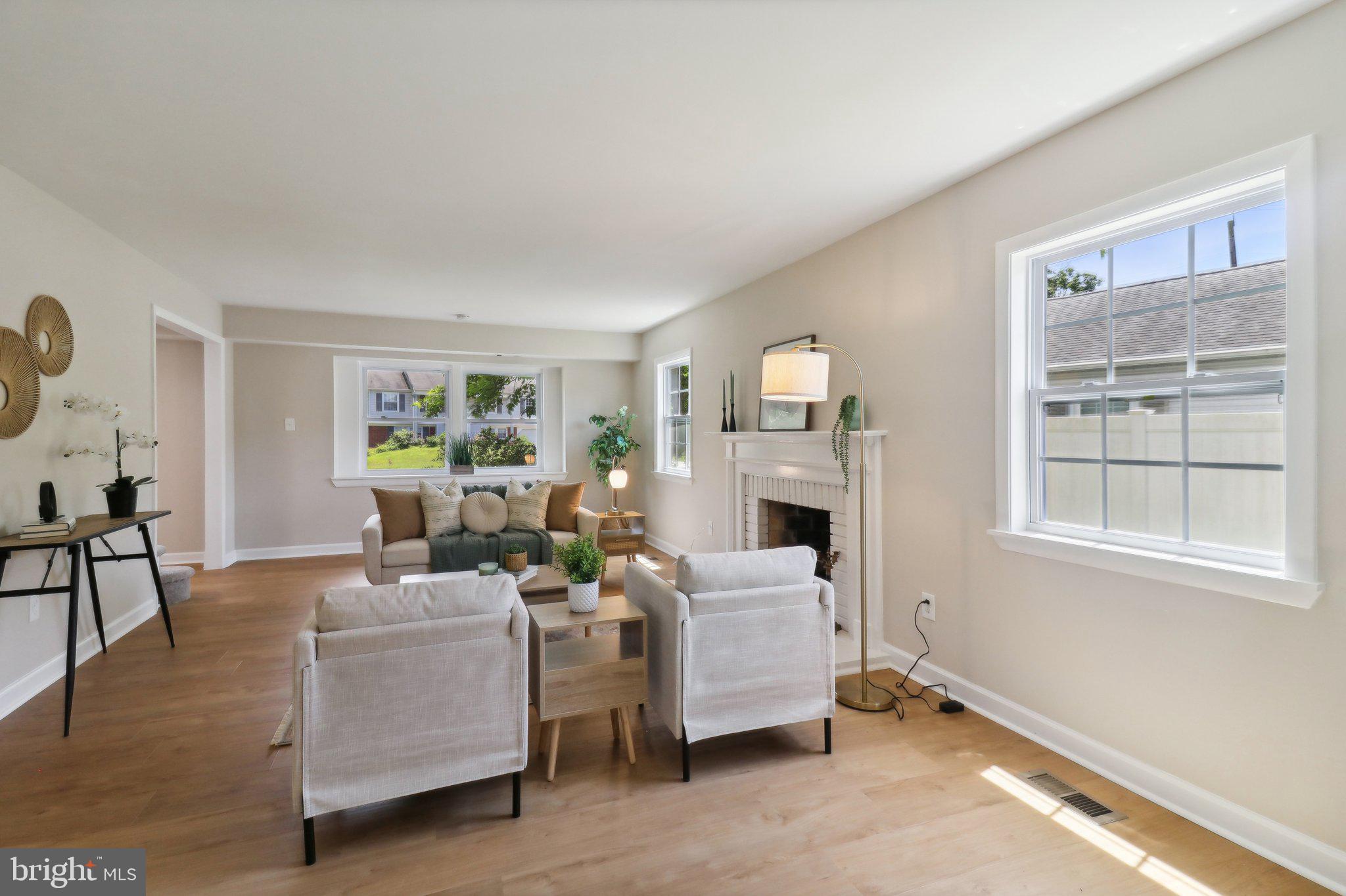 1318 PADDOCK LANE