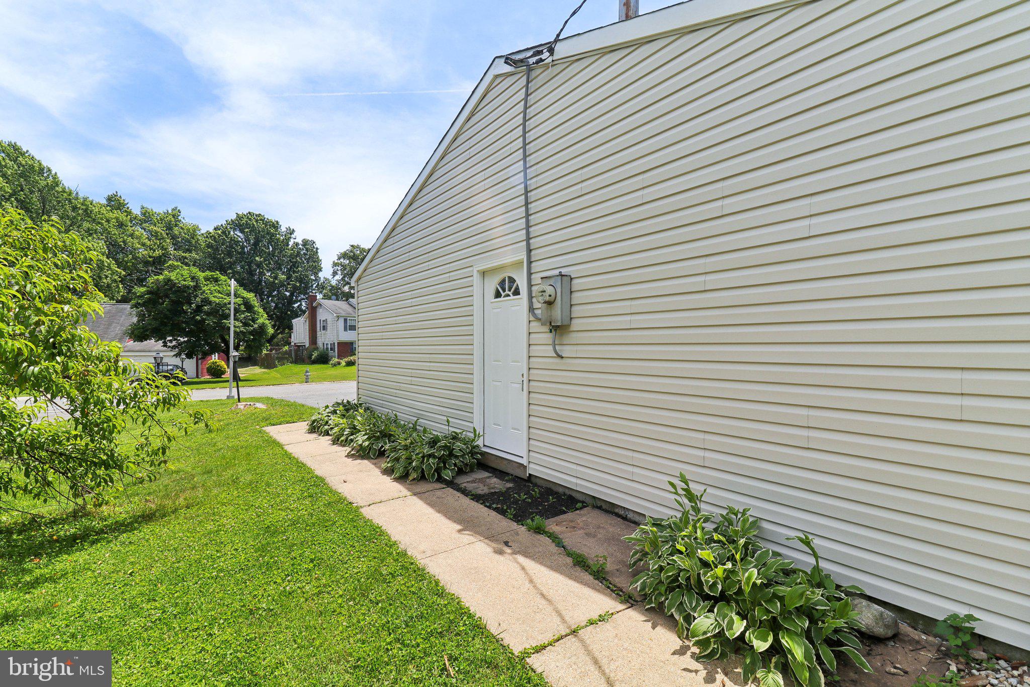 1318 PADDOCK LANE