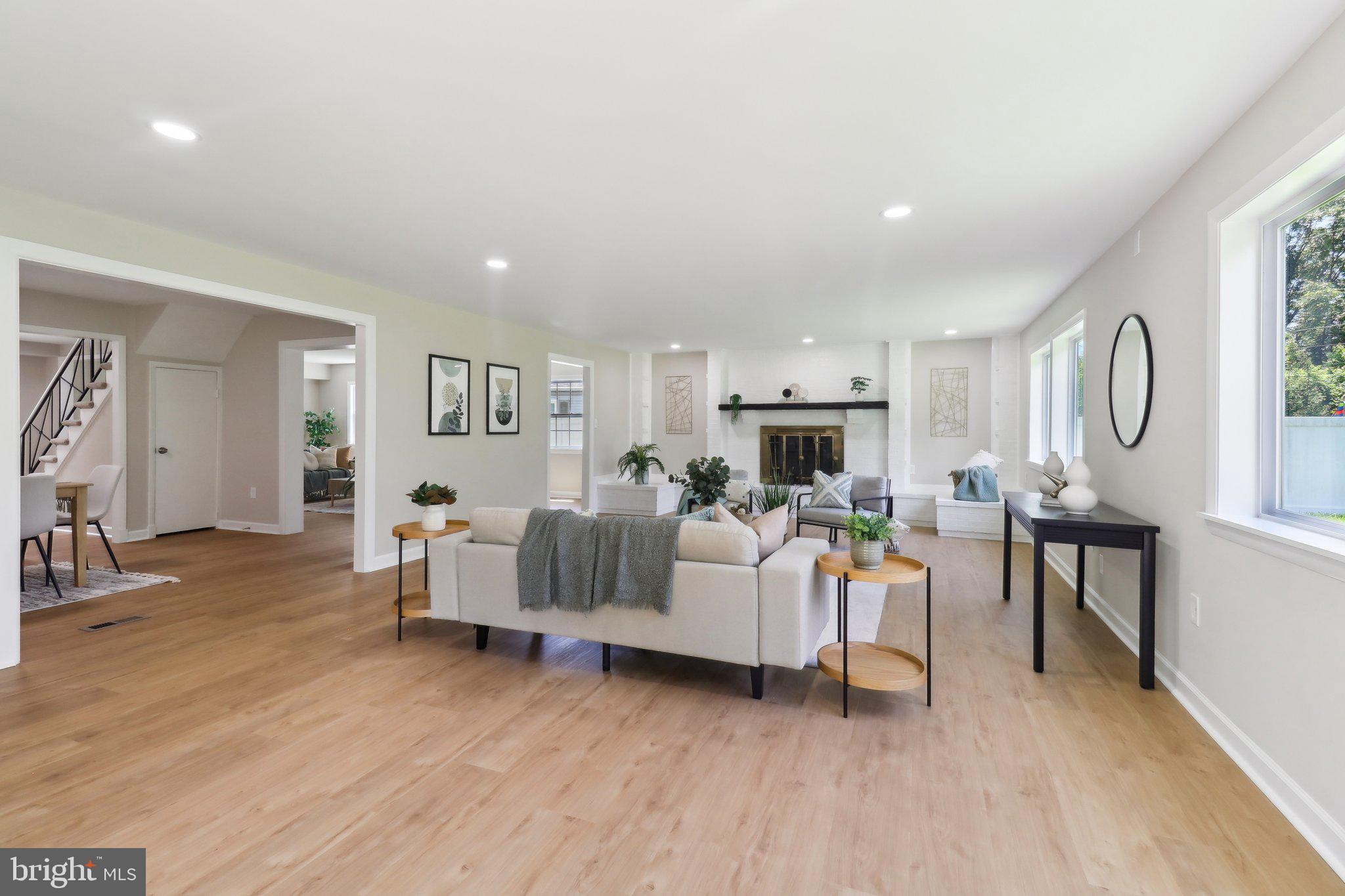 1318 PADDOCK LANE