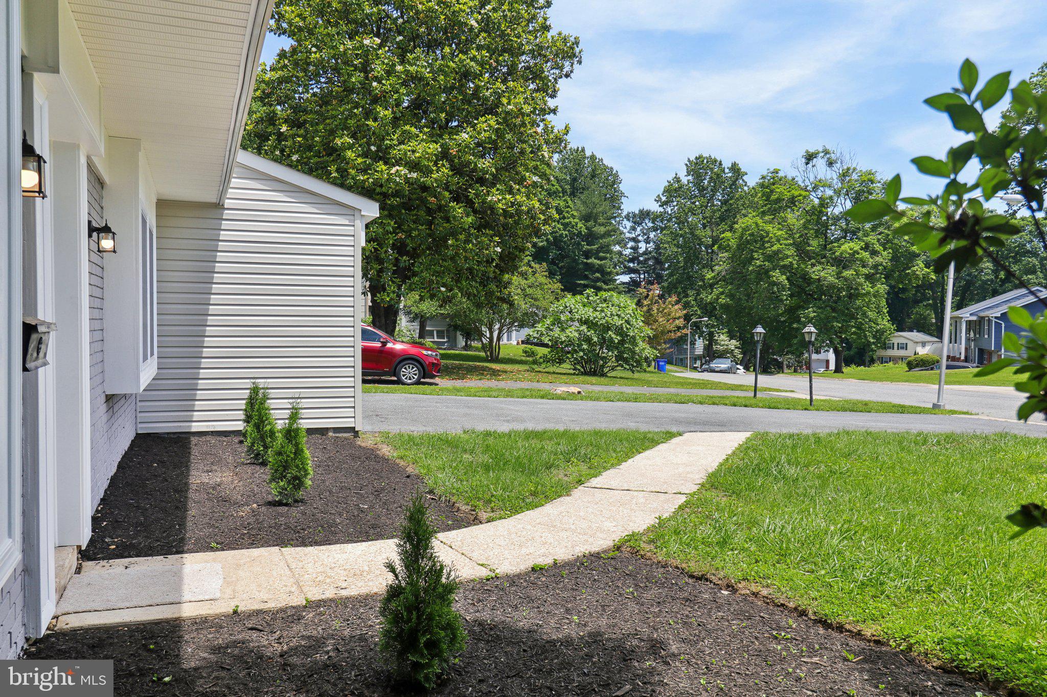 1318 PADDOCK LANE