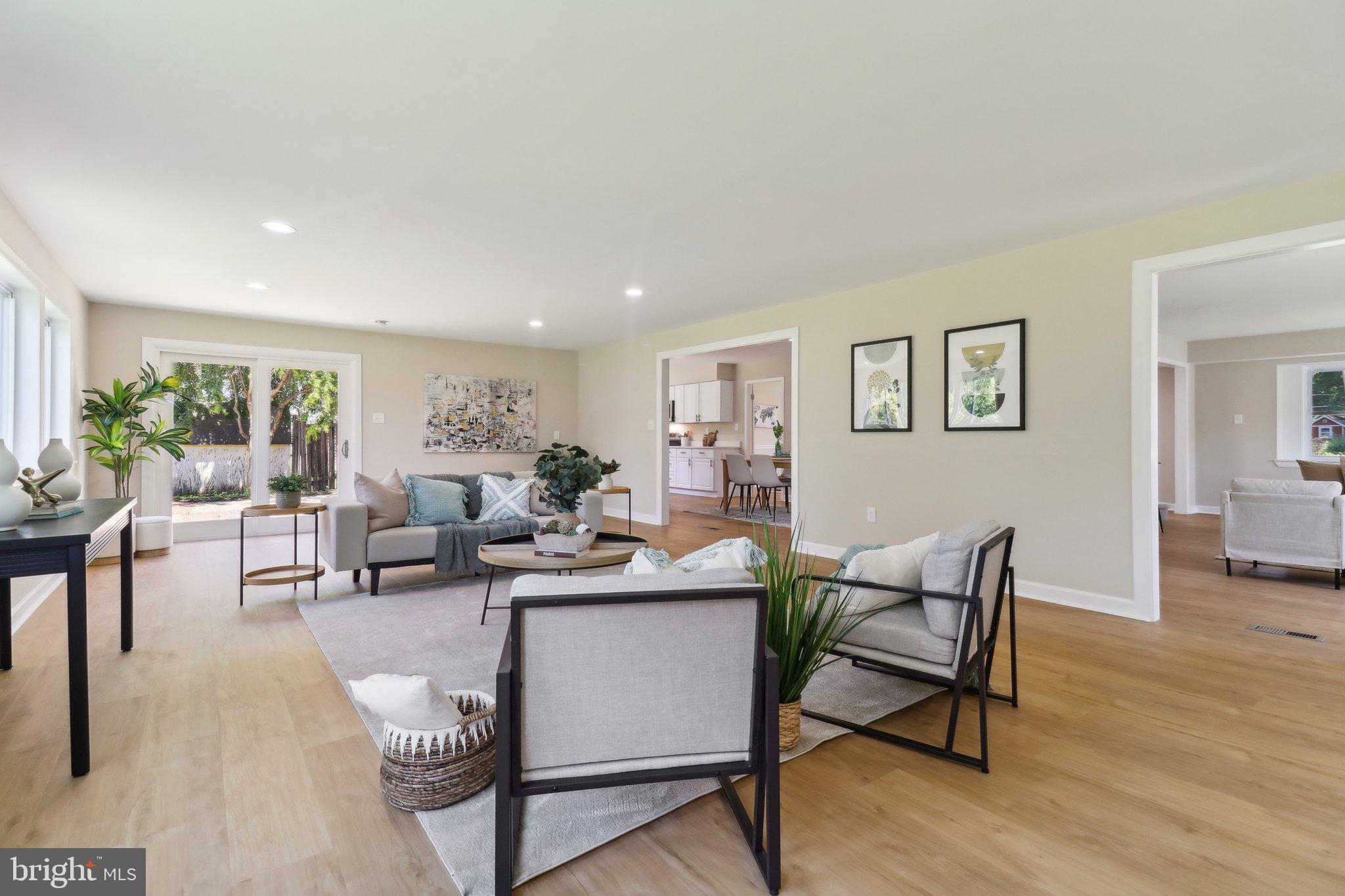 1318 PADDOCK LANE