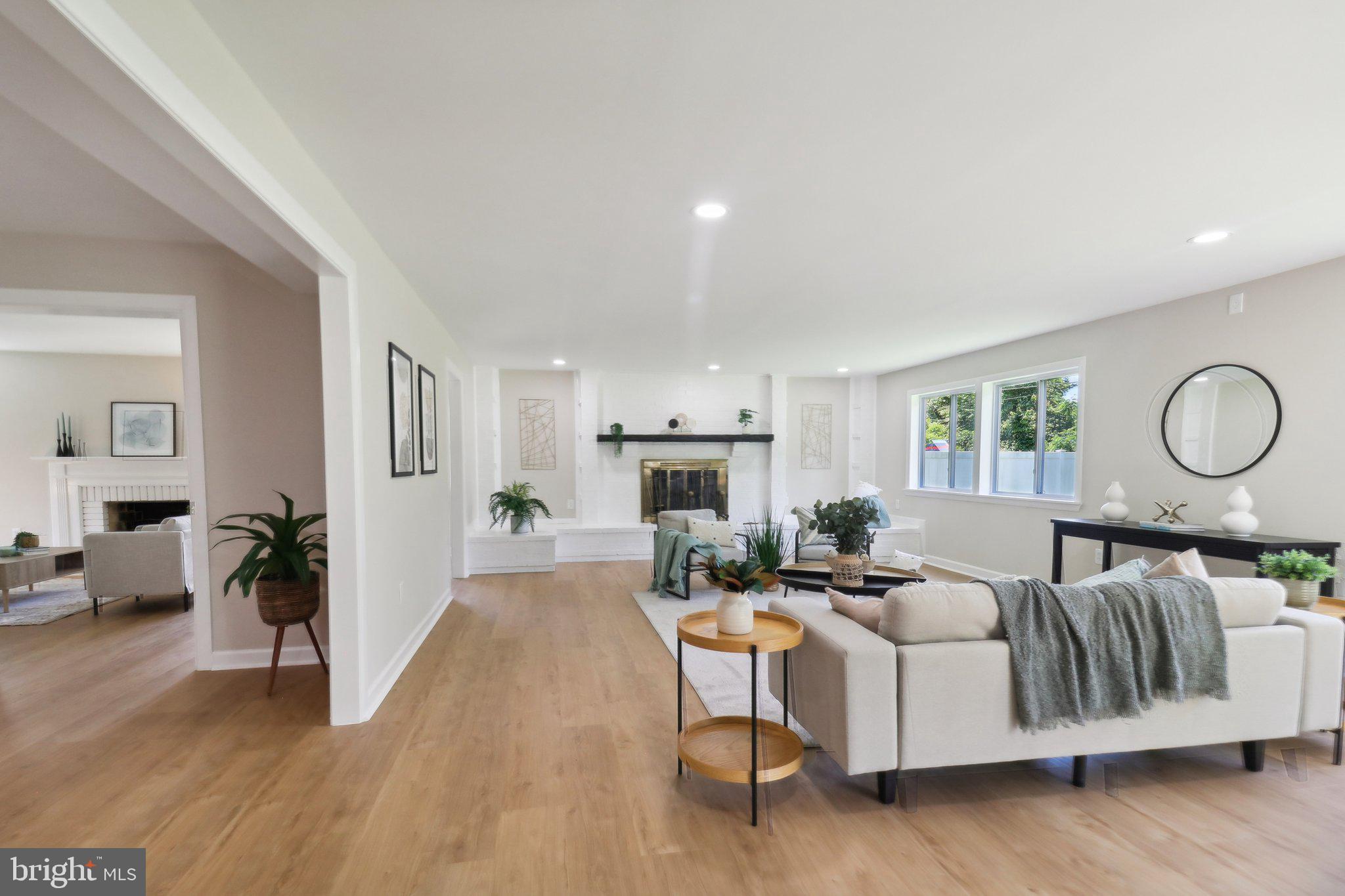 1318 PADDOCK LANE