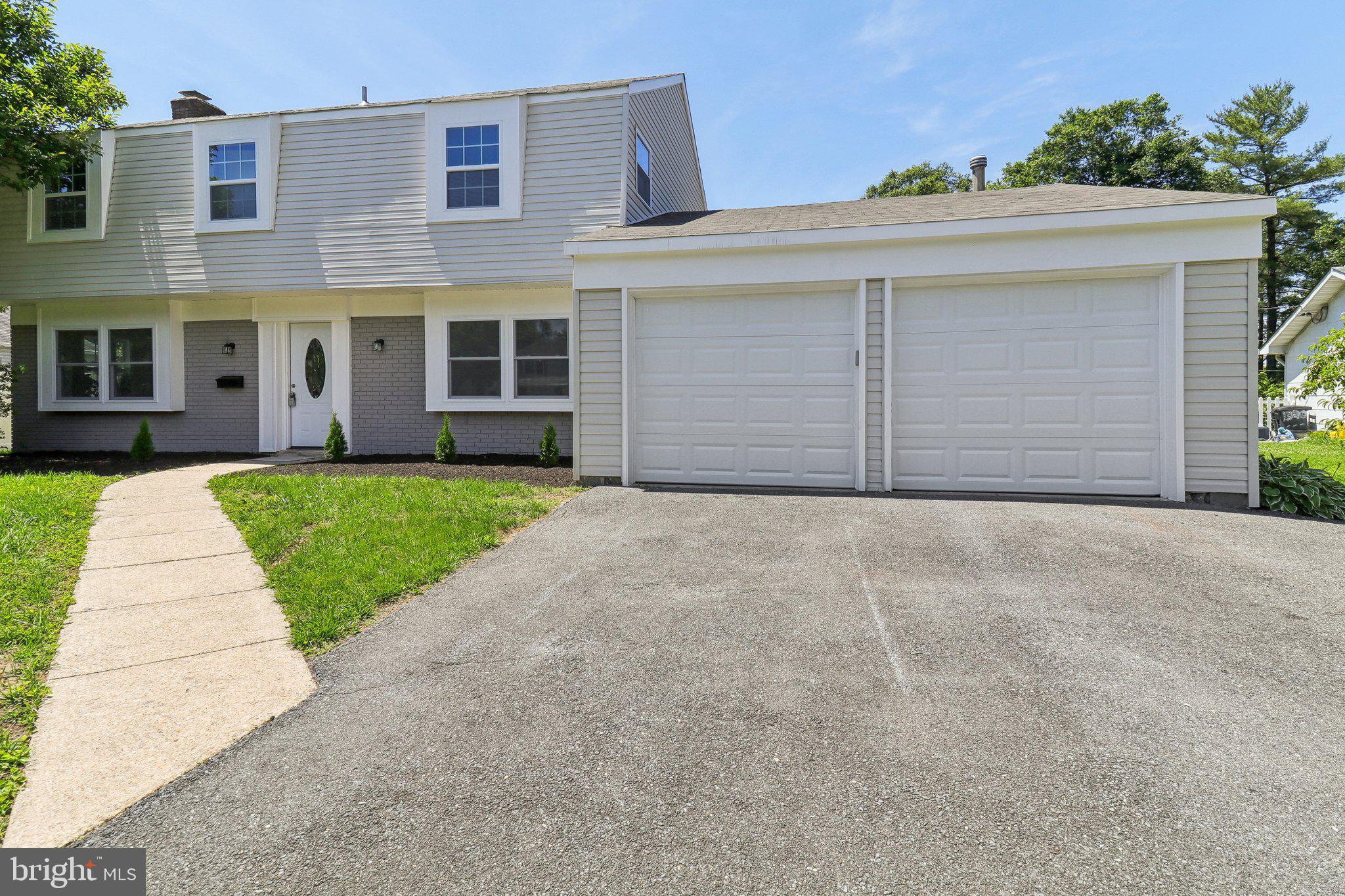 1318 PADDOCK LANE