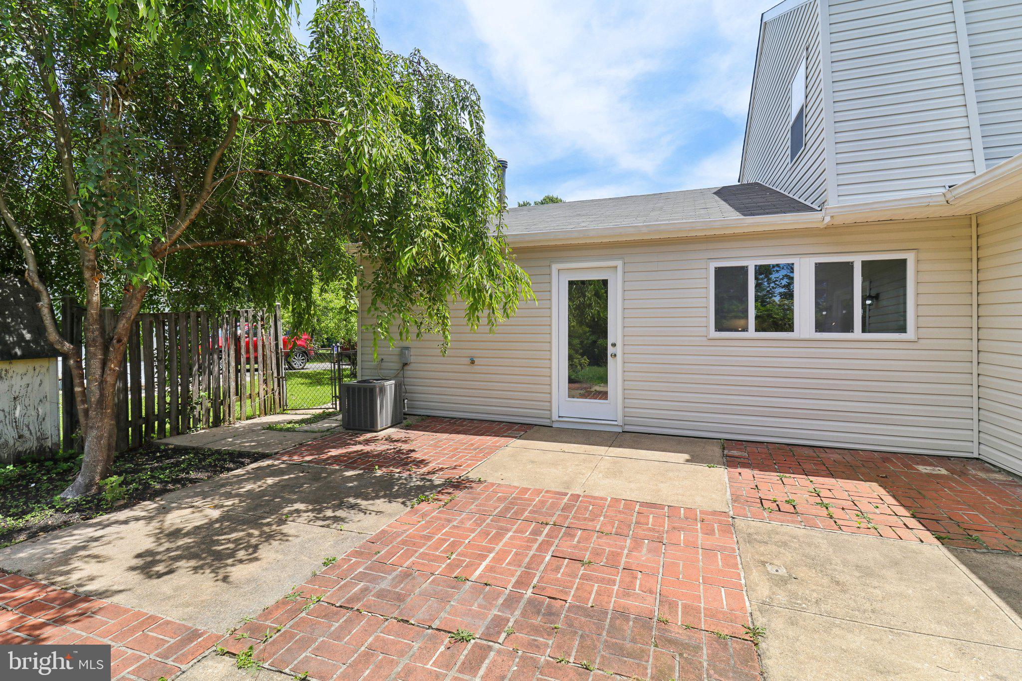 1318 PADDOCK LANE