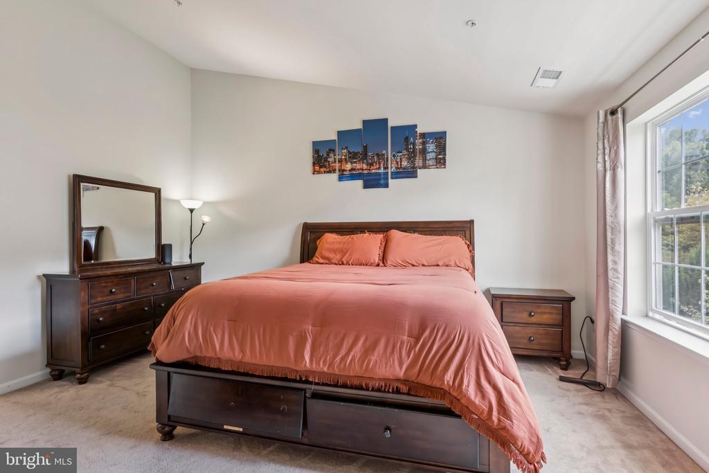 15604 MONKSILVER BEND