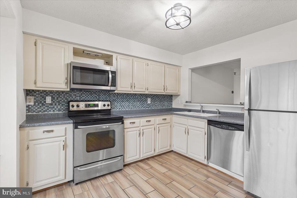 7308 FRANKFORT COURT