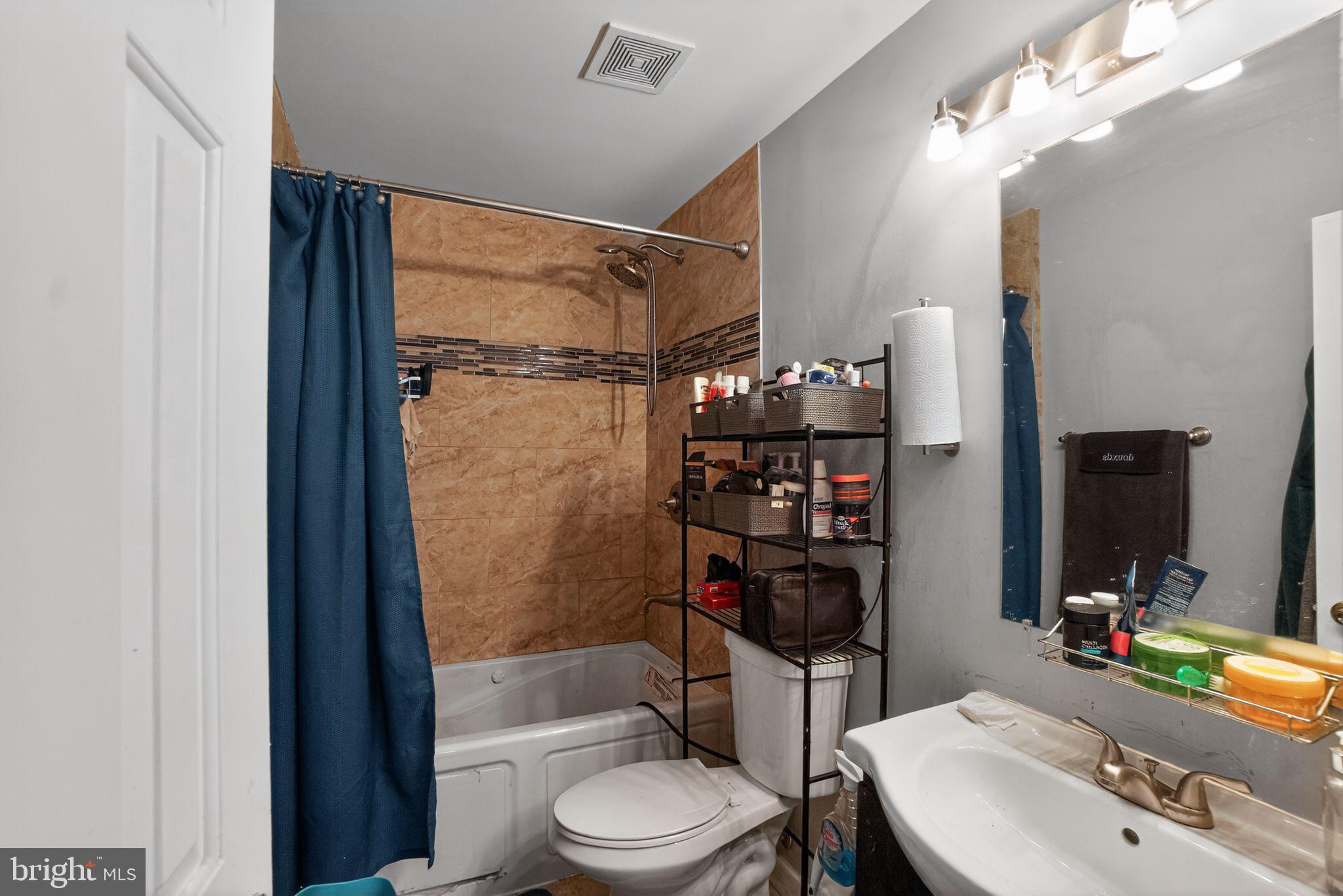 7102 FLAG HARBOR DRIVE