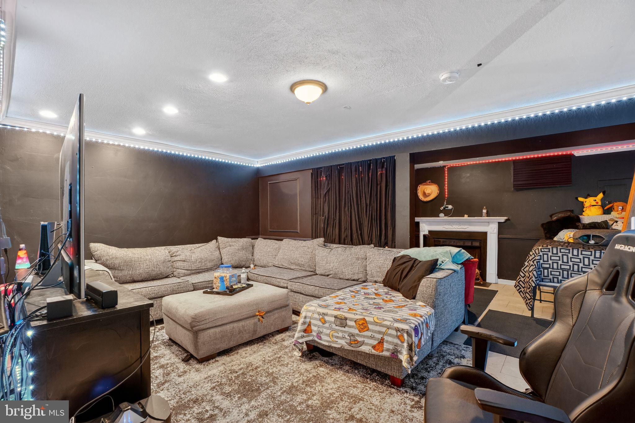 7102 FLAG HARBOR DRIVE