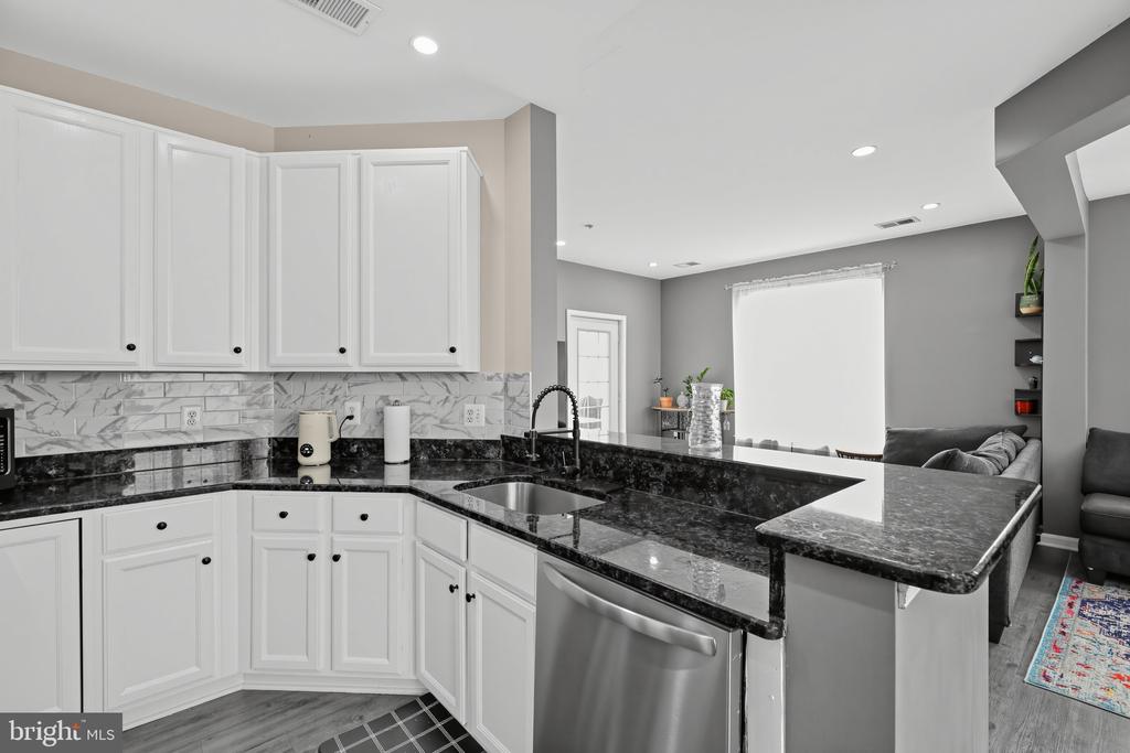 6481 CHEYENNE DRIVE Unit: 304