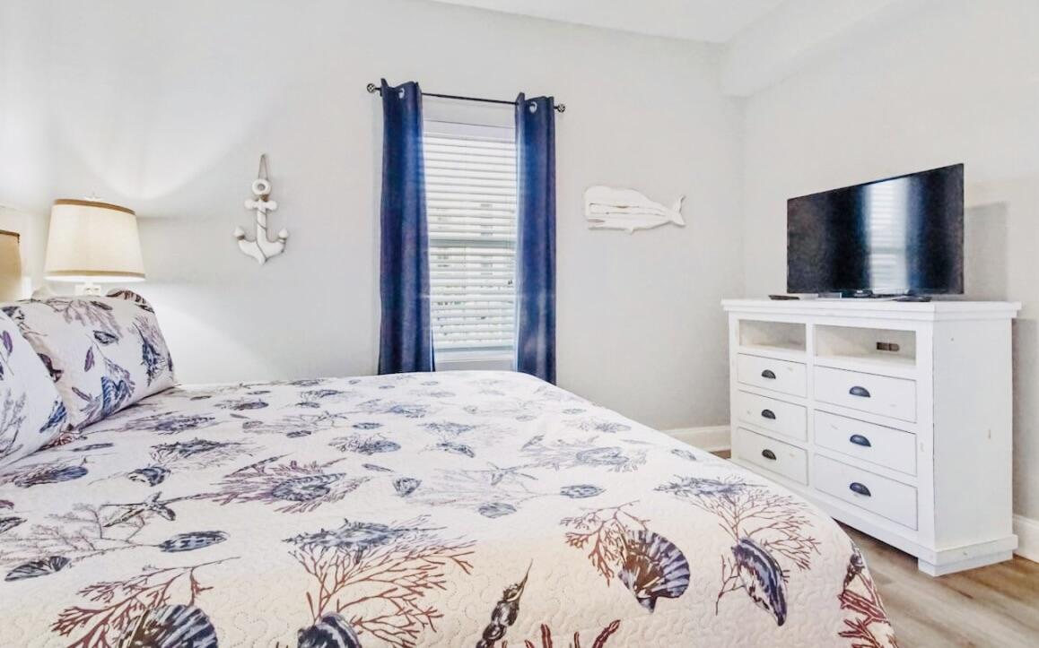 9860 S Thomas Drive UNIT 214