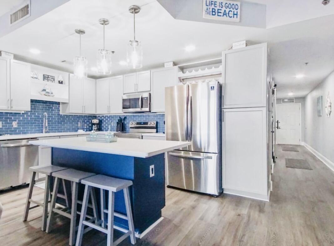 9860 S Thomas Drive UNIT 214