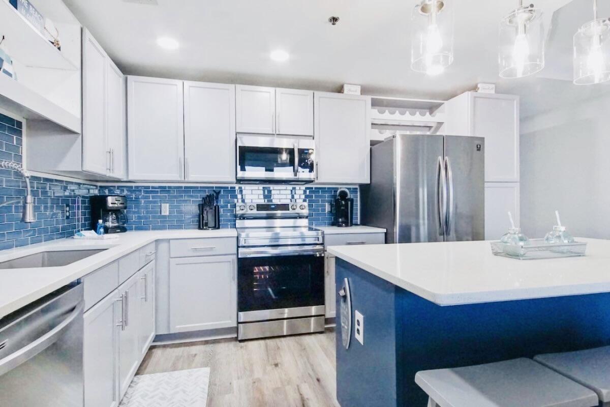 9860 S Thomas Drive UNIT 214