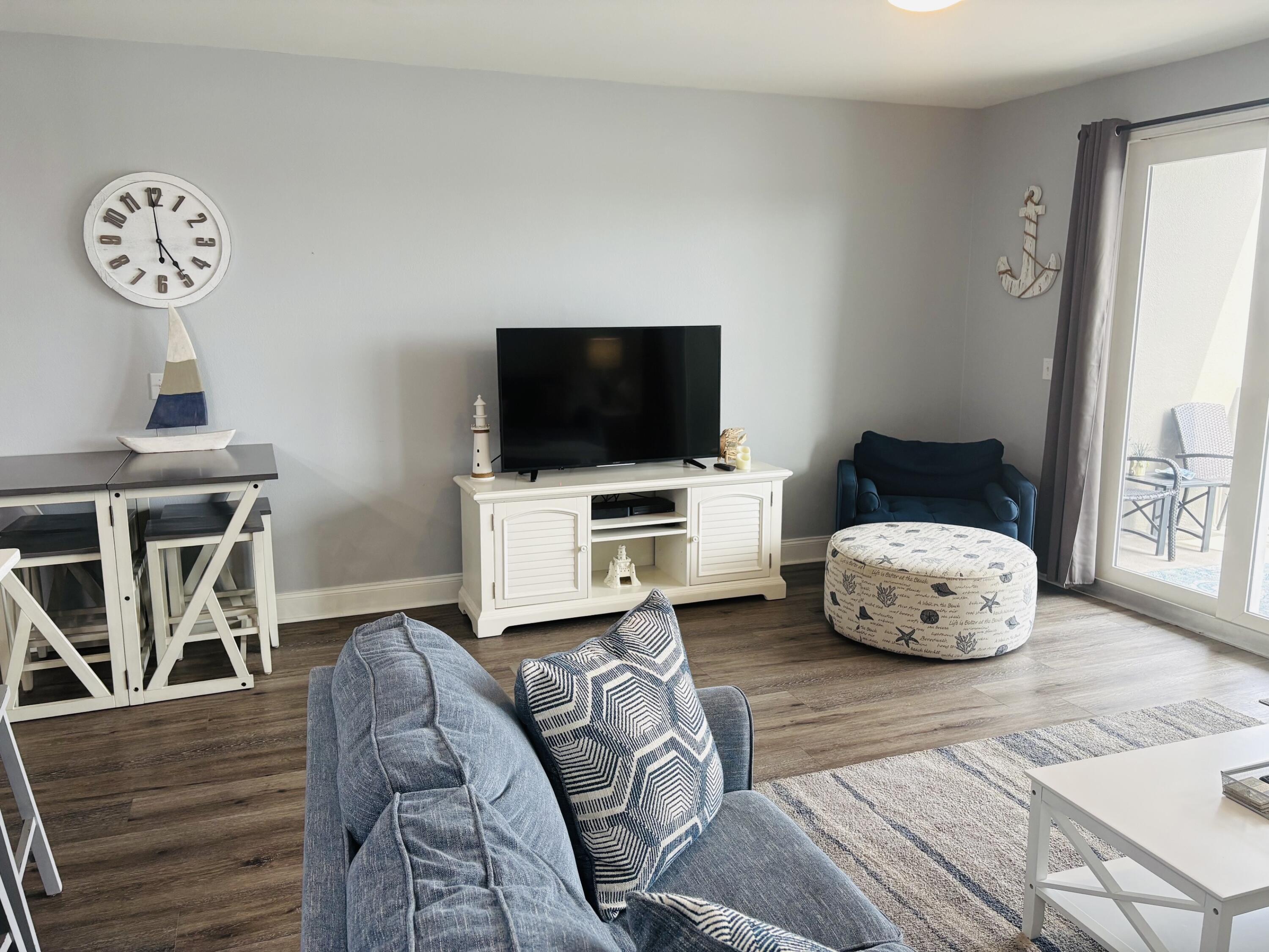 9860 S Thomas Drive UNIT 214