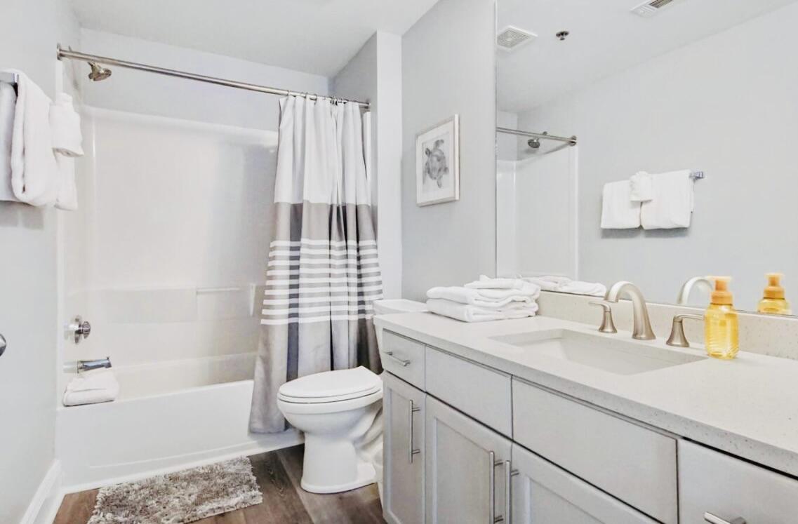 9860 S Thomas Drive UNIT 214