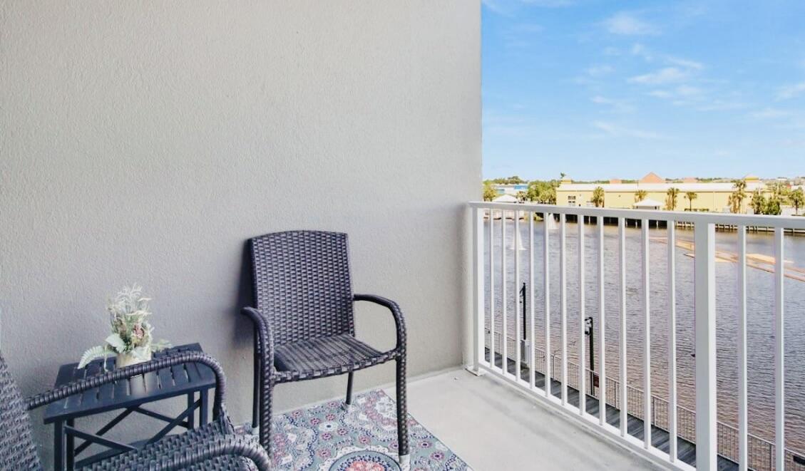 9860 S Thomas Drive UNIT 214