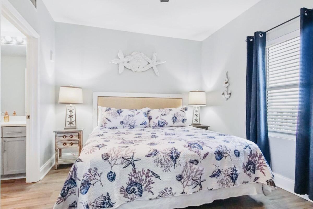 9860 S Thomas Drive UNIT 214