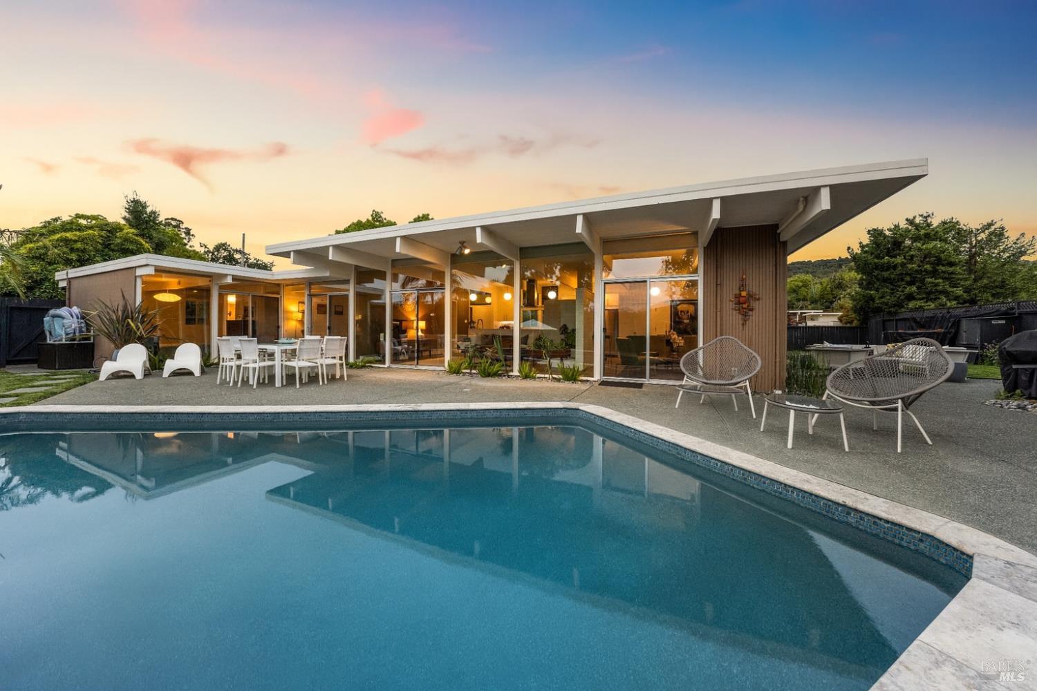 686 Barberry Ln San Rafael Ca 94903 325075428
