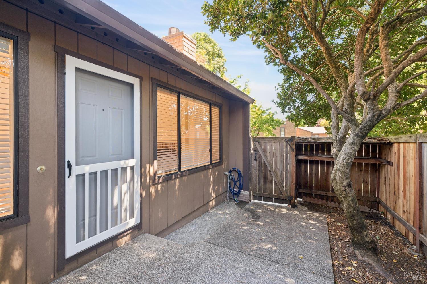 850 E Cotati Avenue Unit: #15