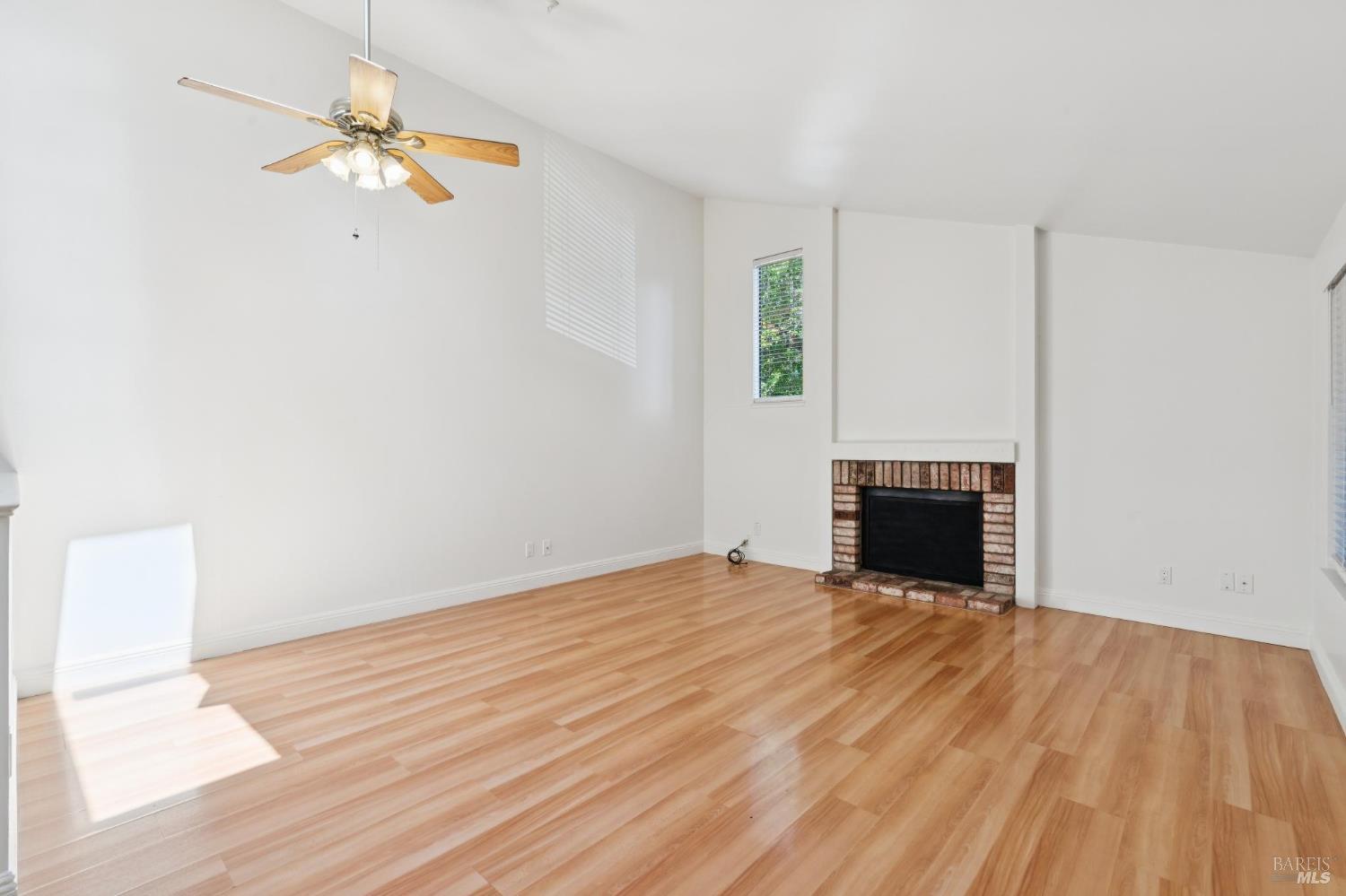 850 E Cotati Avenue Unit: #15