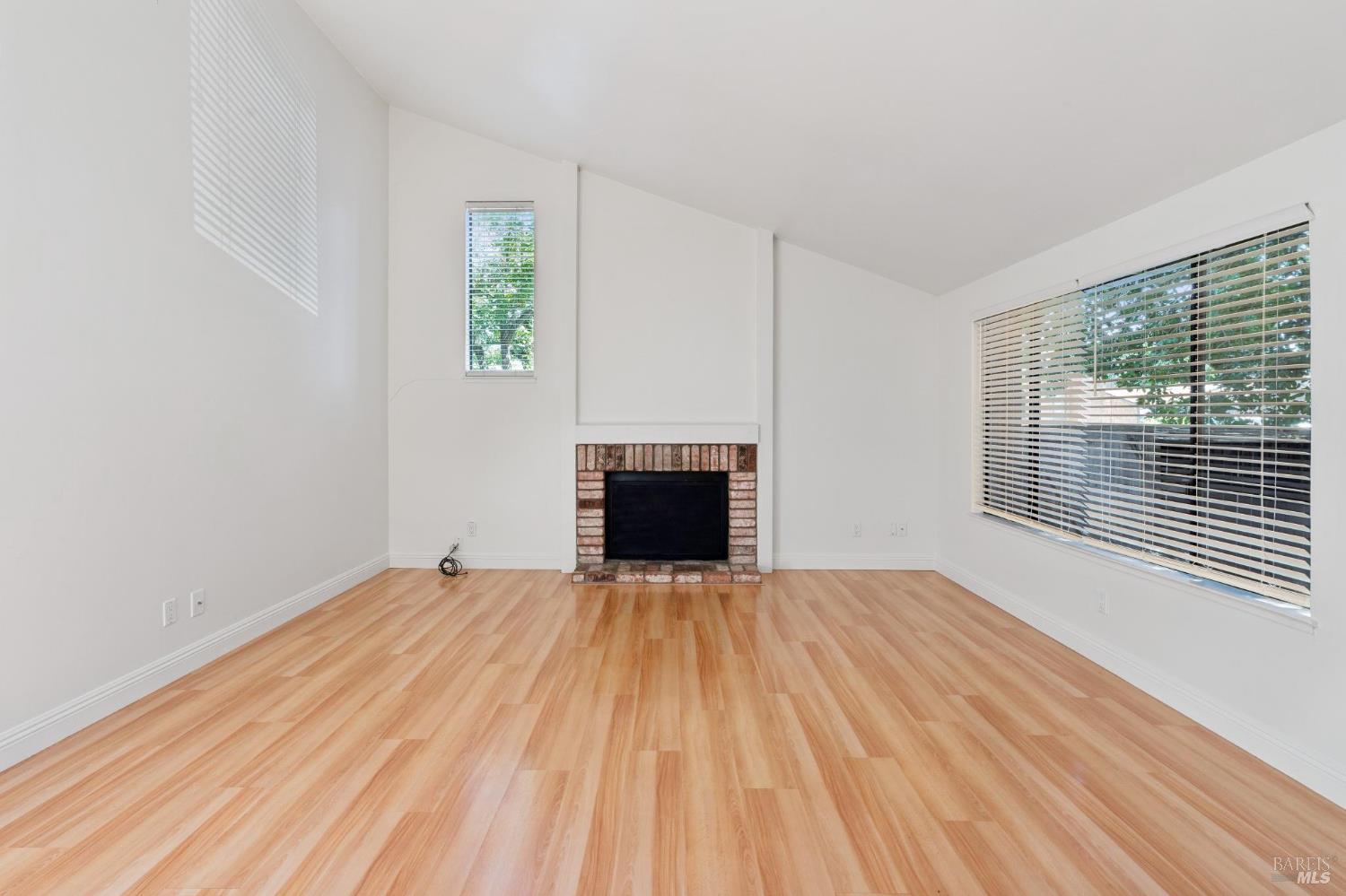 850 E Cotati Avenue Unit: #15