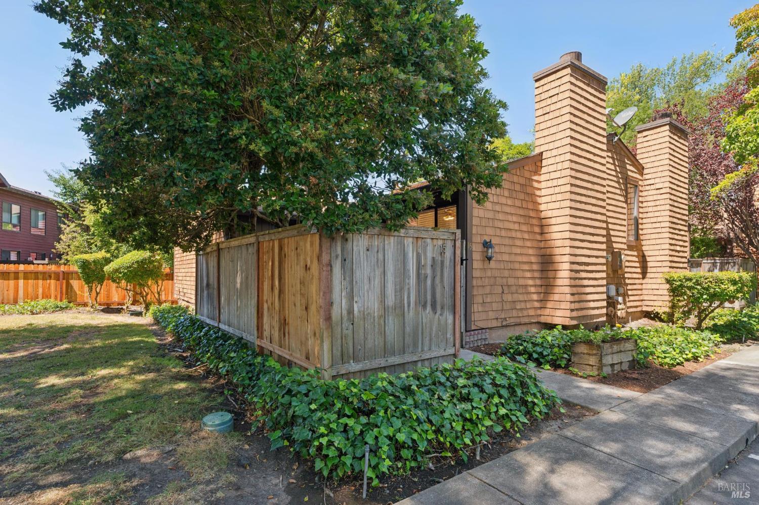 850 E Cotati Avenue Unit: #15