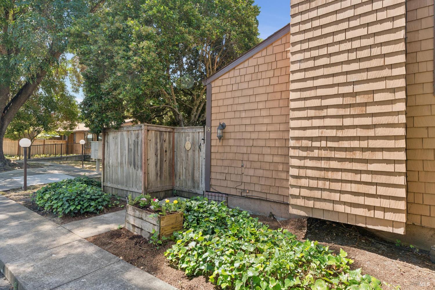 850 E Cotati Avenue Unit: #15