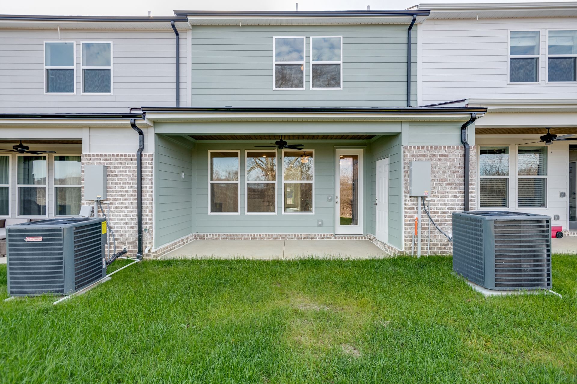 3175 Sassafras Ln