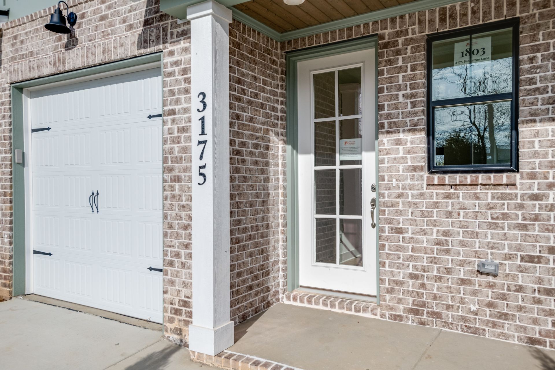 3175 Sassafras Ln