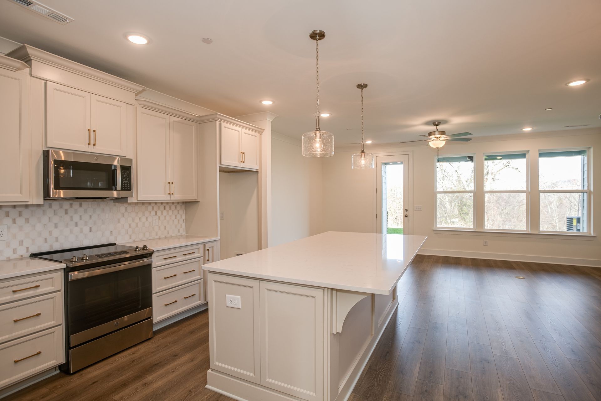 3175 Sassafras Ln