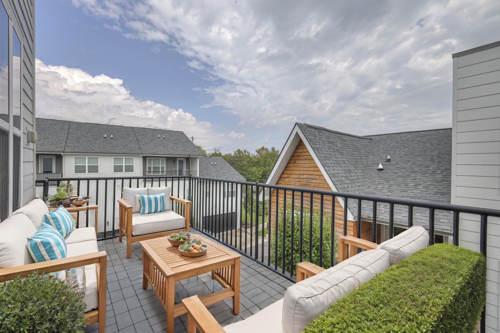 544 Vernon Cir