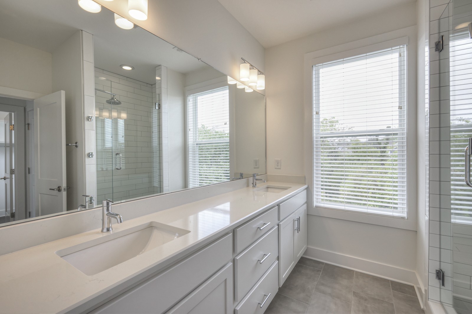 544 Vernon Cir