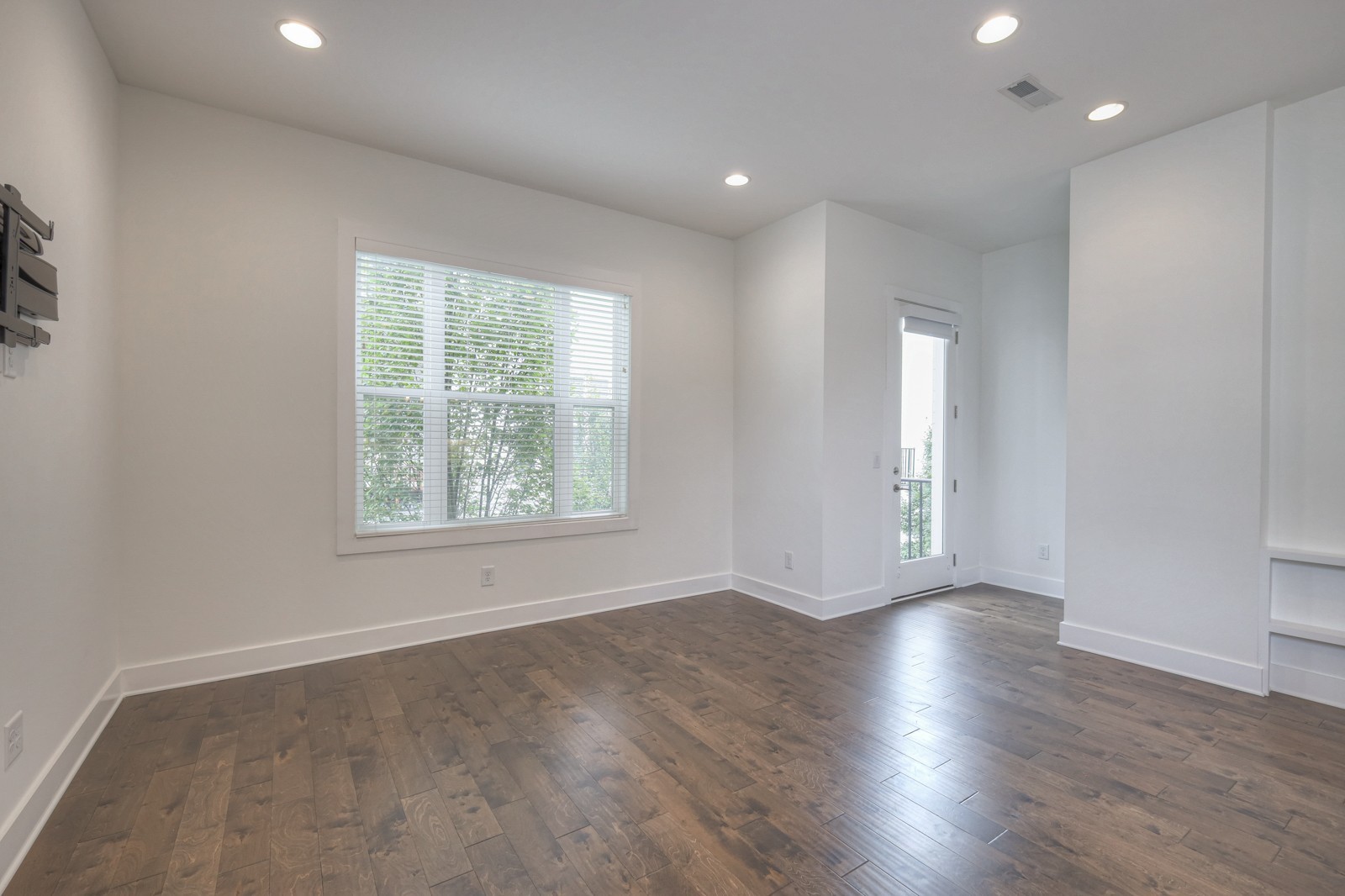 544 Vernon Cir