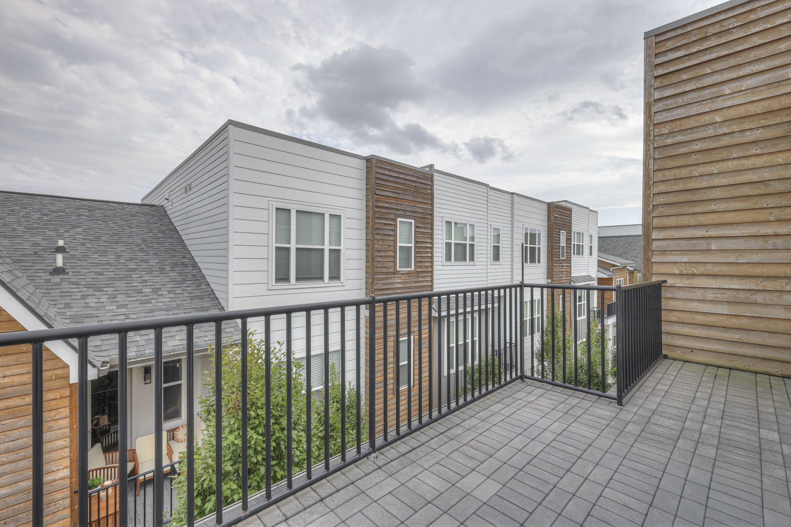 544 Vernon Cir