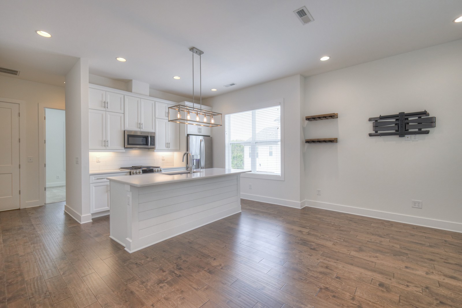 544 Vernon Cir