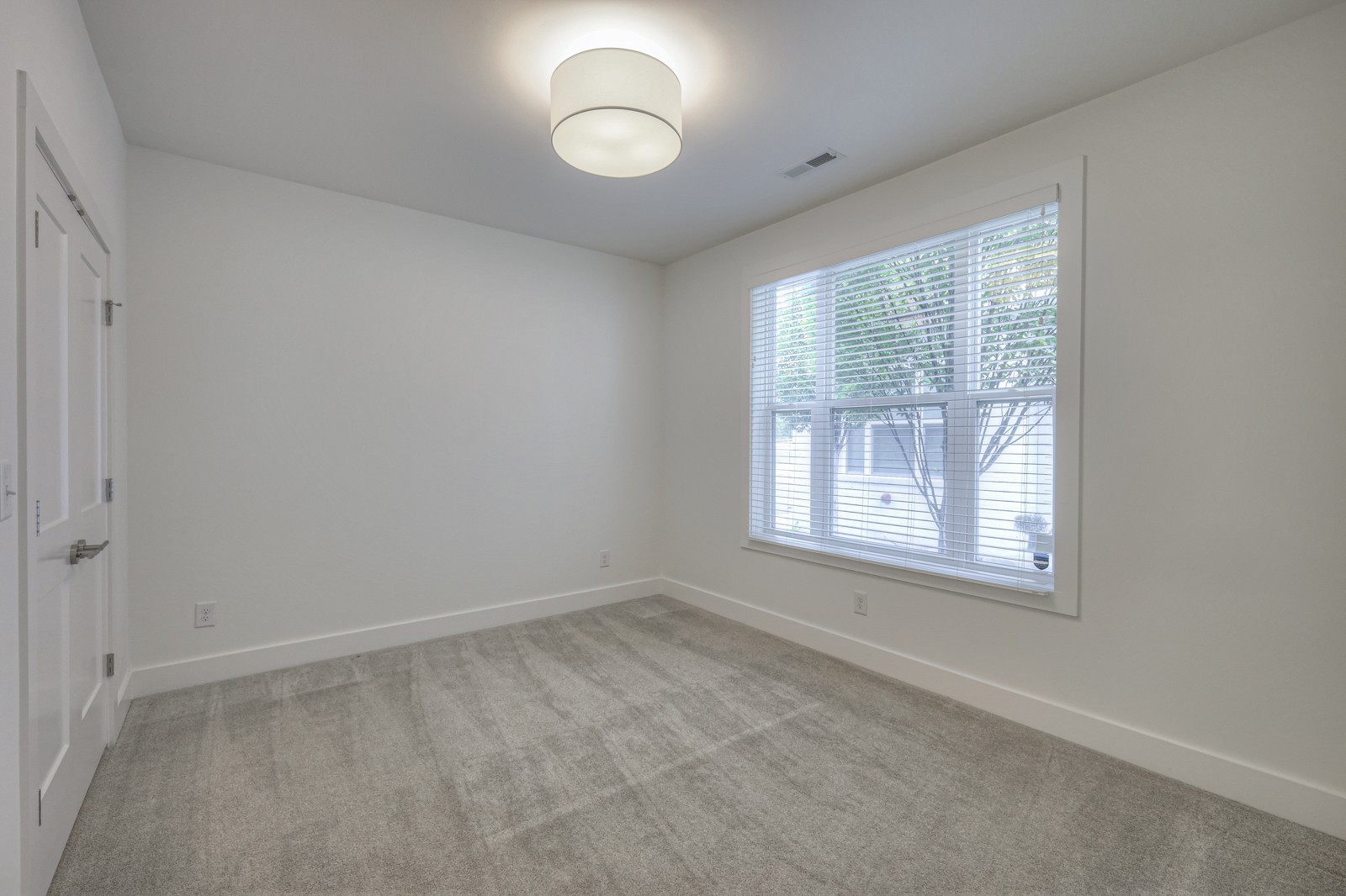 544 Vernon Cir