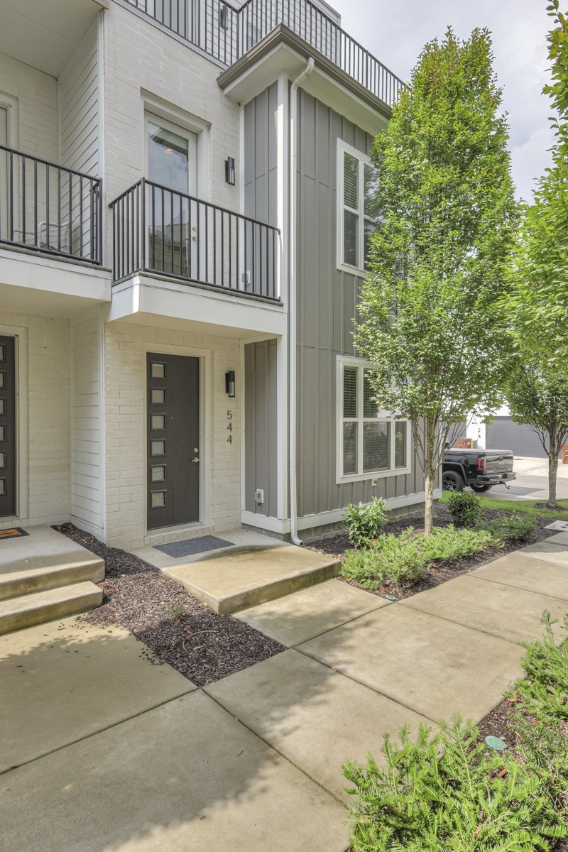 544 Vernon Cir