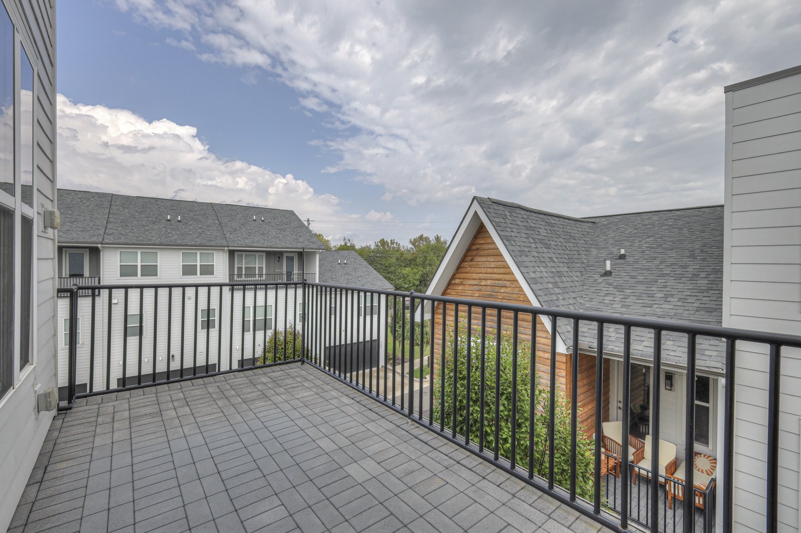 544 Vernon Cir