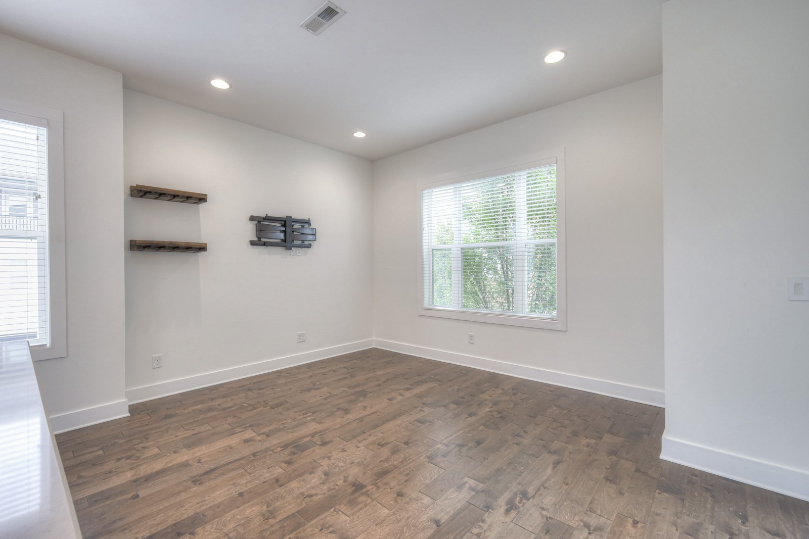 544 Vernon Cir