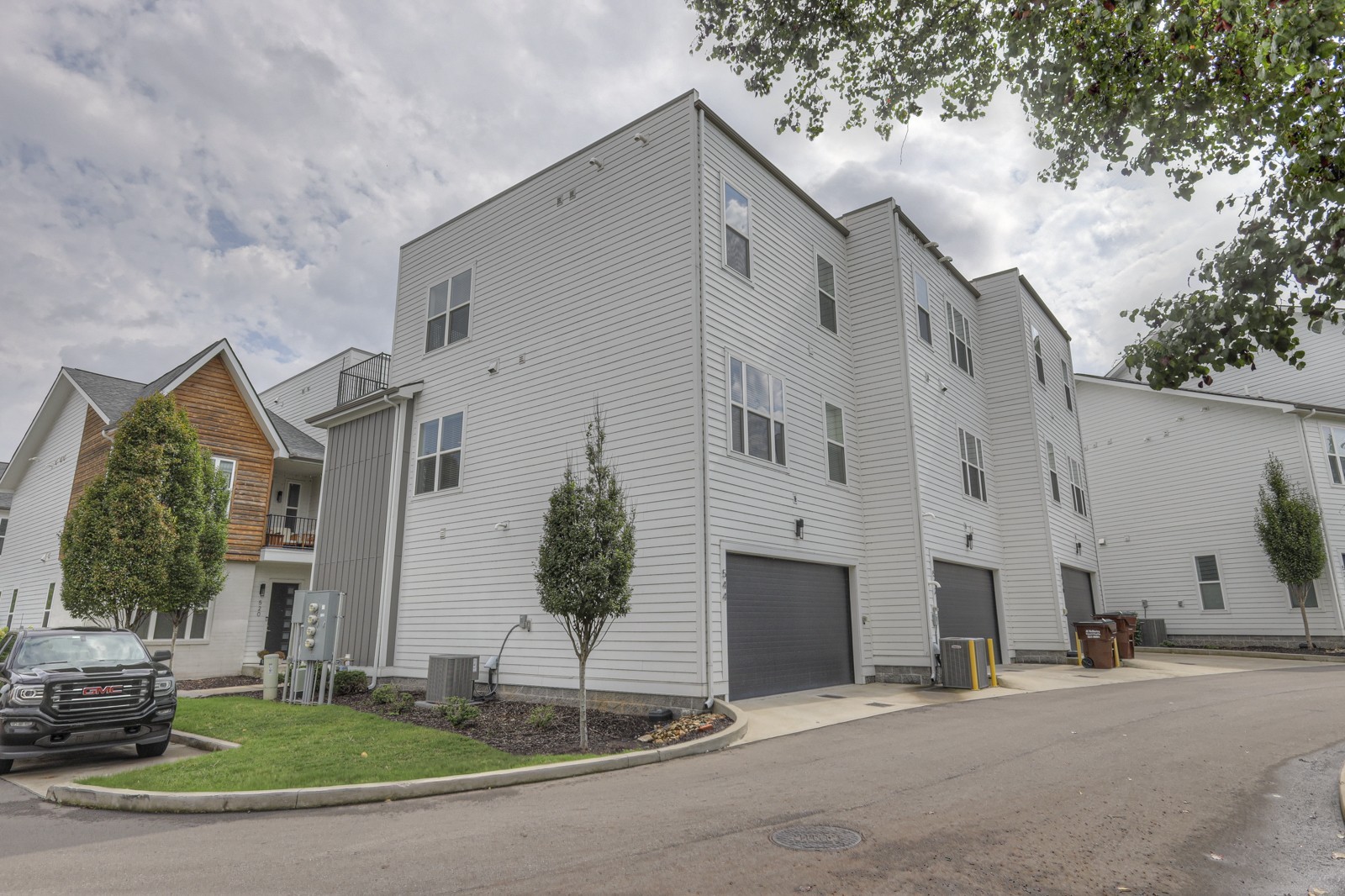 544 Vernon Cir