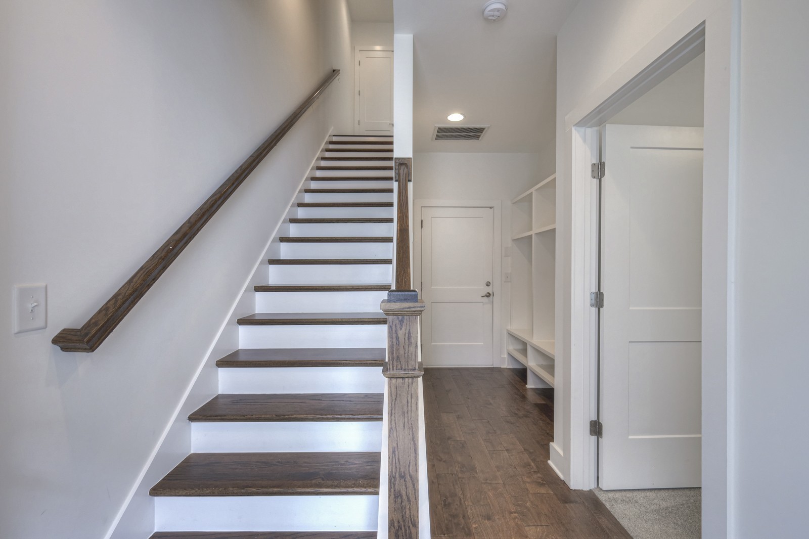544 Vernon Cir