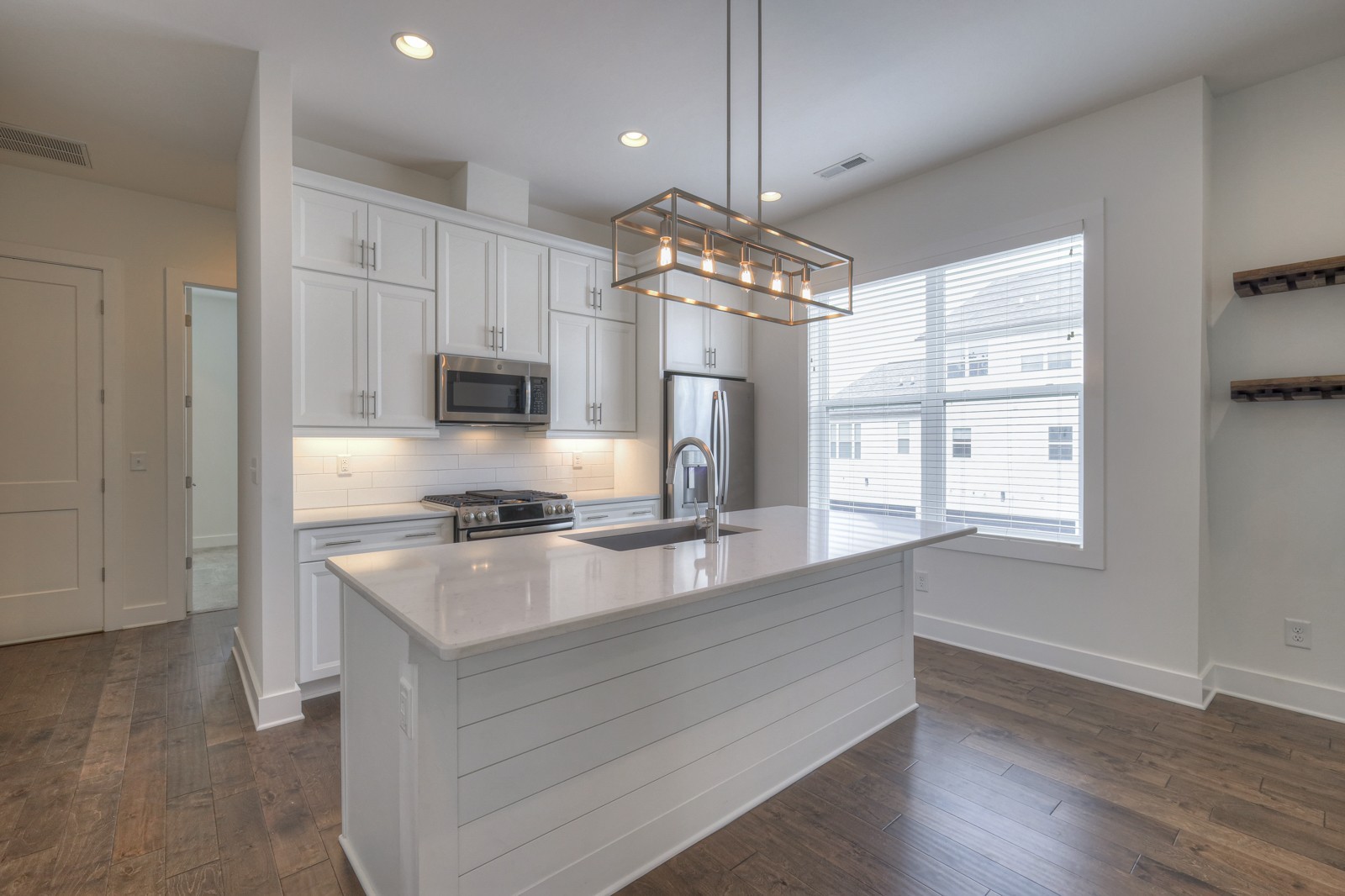 544 Vernon Cir