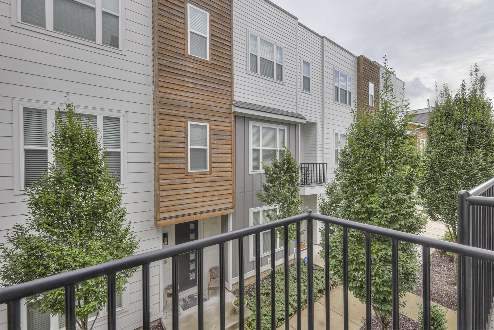 544 Vernon Cir