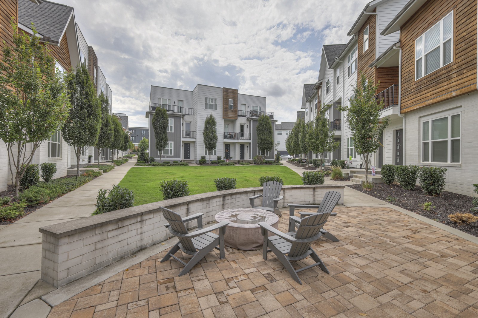 544 Vernon Cir