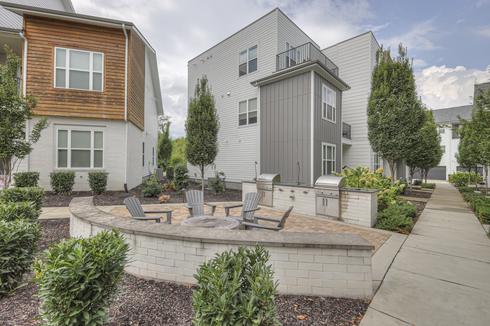 544 Vernon Cir