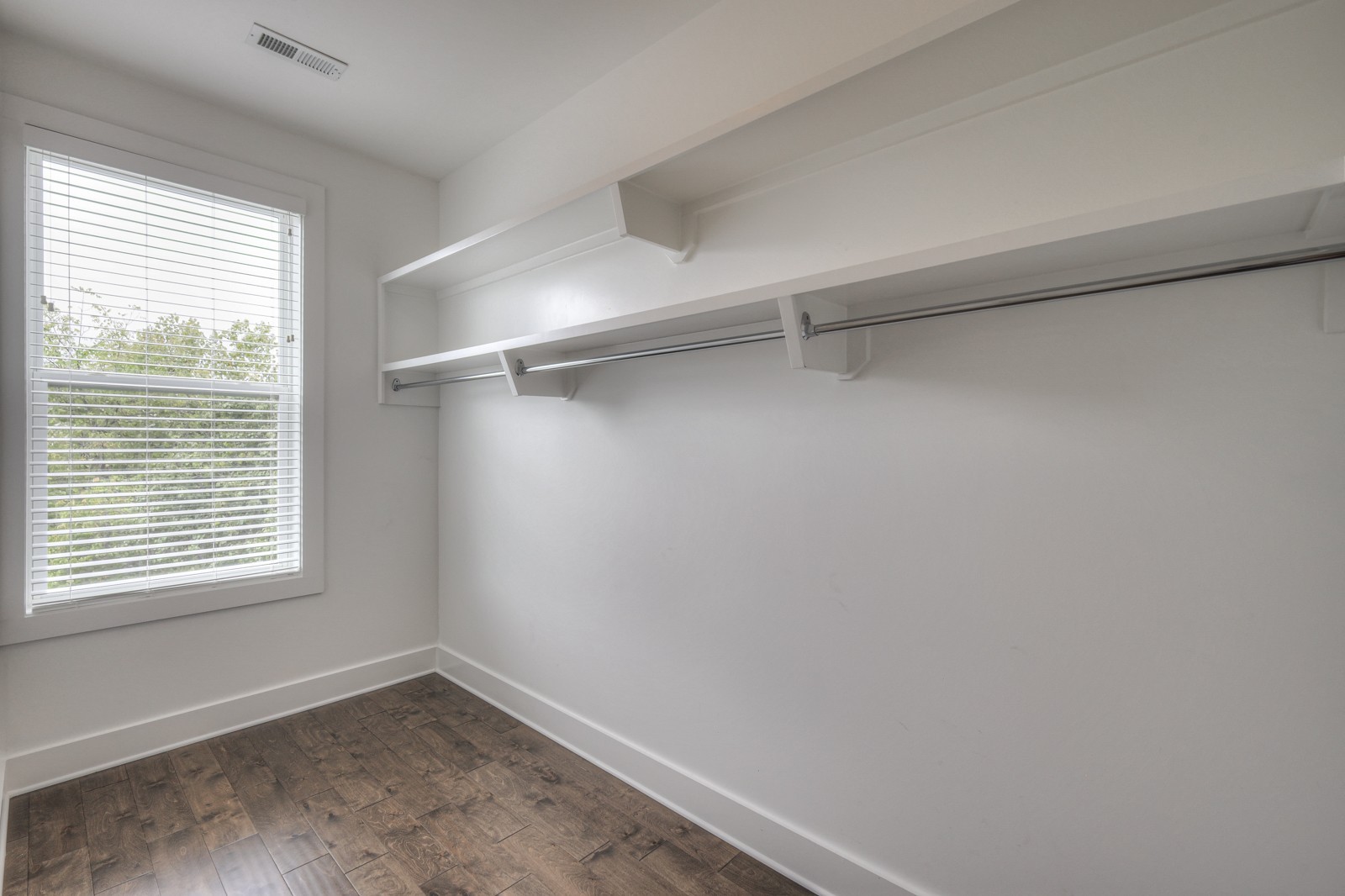 544 Vernon Cir