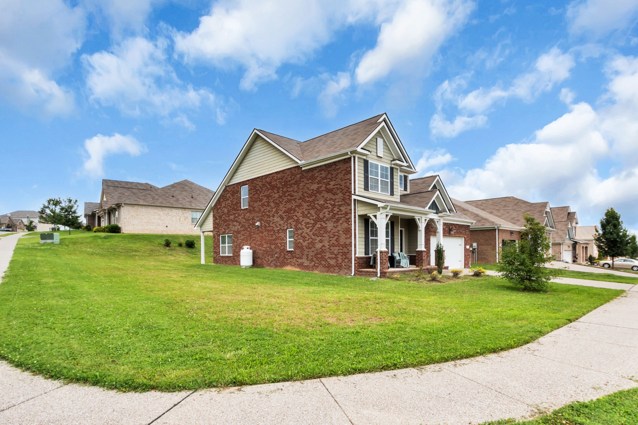 8028 Forest Hills Dr