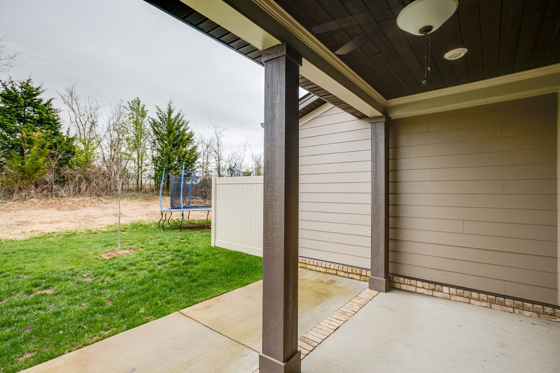 3125 Sassafras Ln