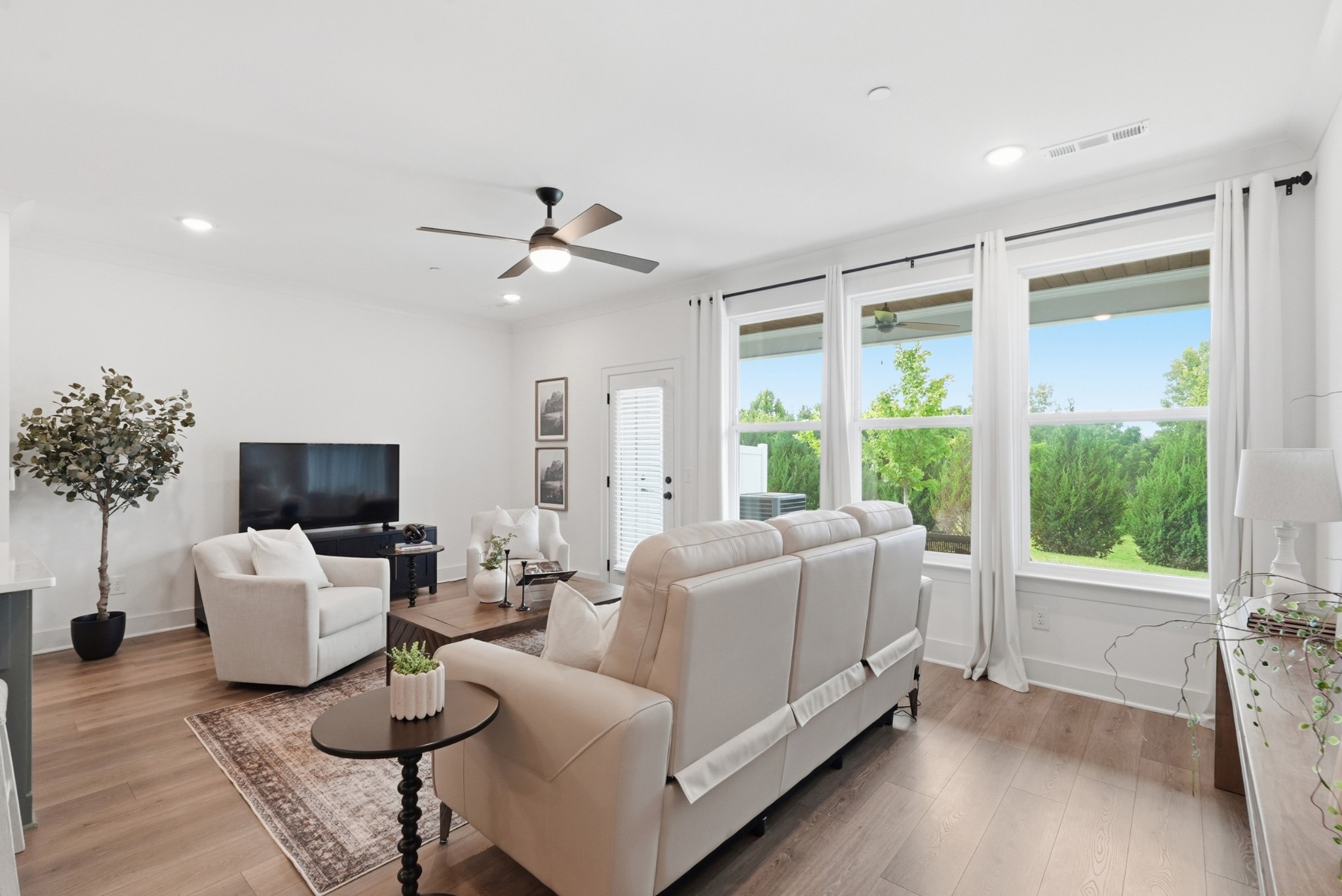 3028 Inman Dr
